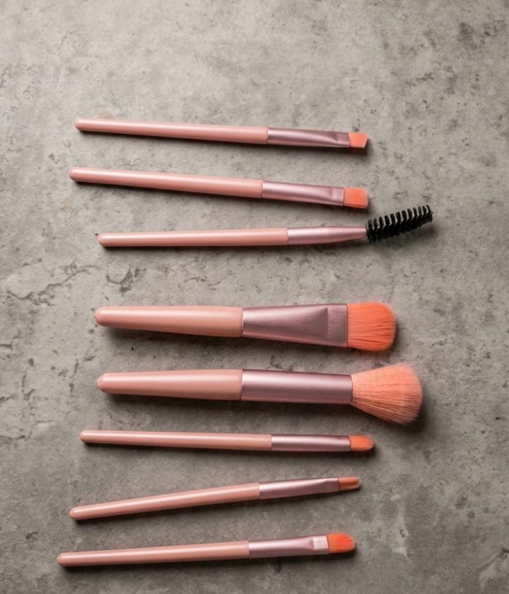 Aura Pro Artist: 8-Piece Professional Brush Collection