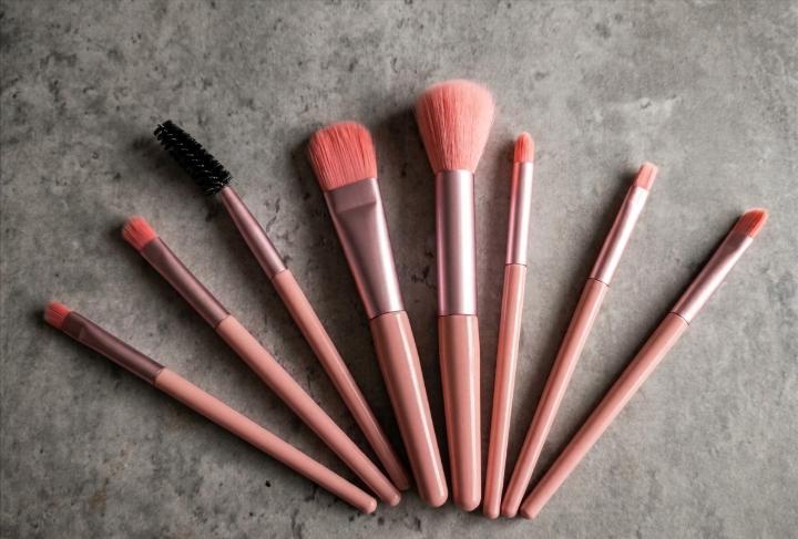 3-in-1 Liquid Foundation & 8-Piece Pro Brush Kit