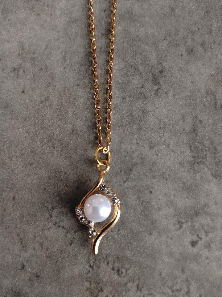 The Aura Pearl Pendant: Timeless Finnish Craftsmanship