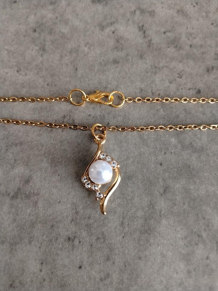 The Aura Pearl Pendant: Timeless Finnish Craftsmanship