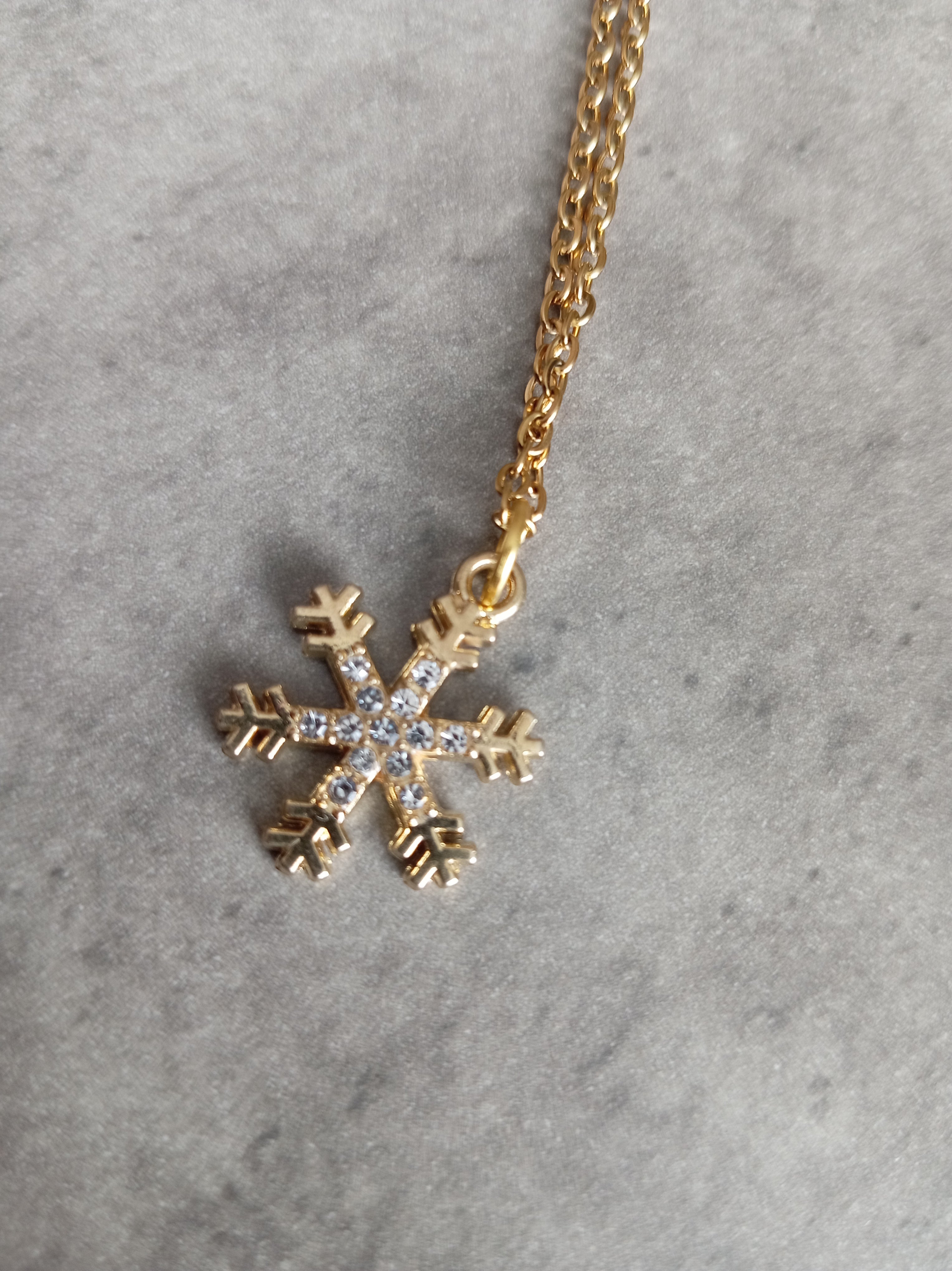 Handmade Gold Snowflake Necklace – Sparkling Crystals