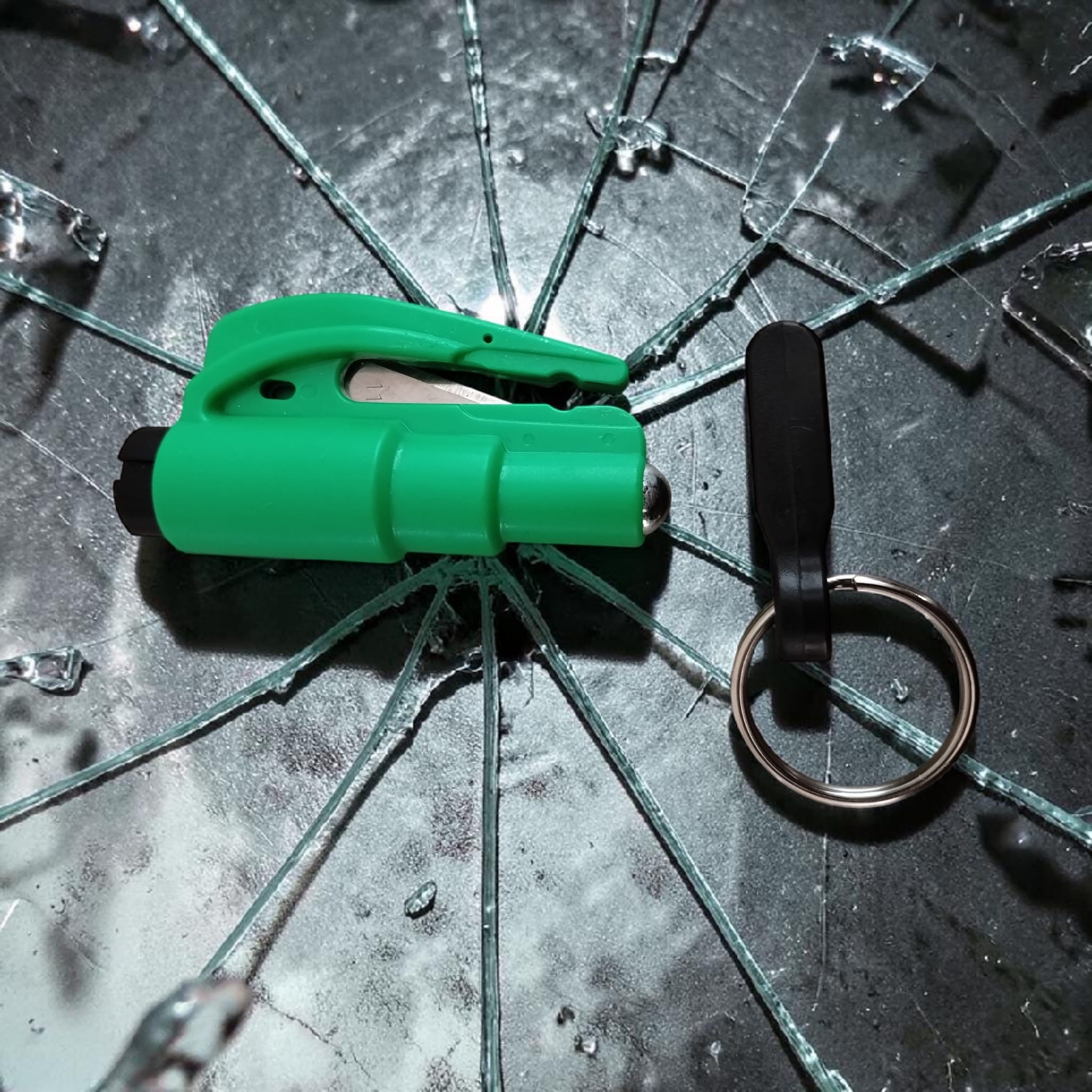 The Aura Life-Key – Emergency Glass Breaker & Seat Belt Cutter