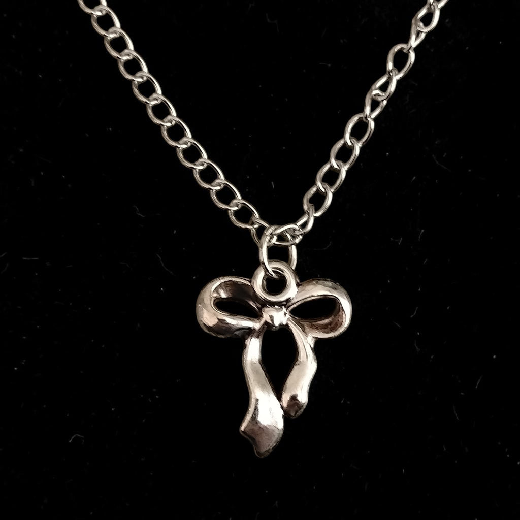 Aura Mini Bow Pendant – A Whisper of Elegance