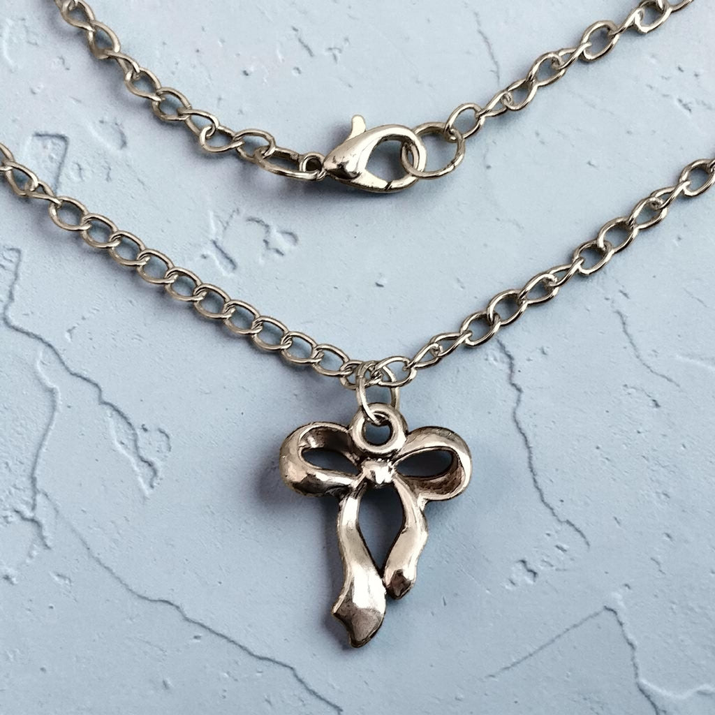 Aura Mini Bow Pendant – A Whisper of Elegance