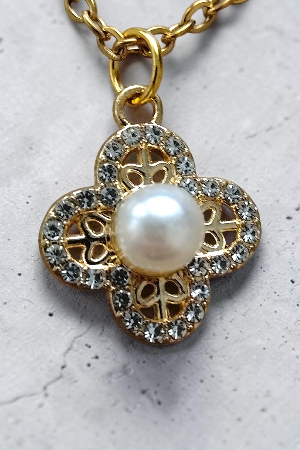 Gold Clover Pearl Necklace