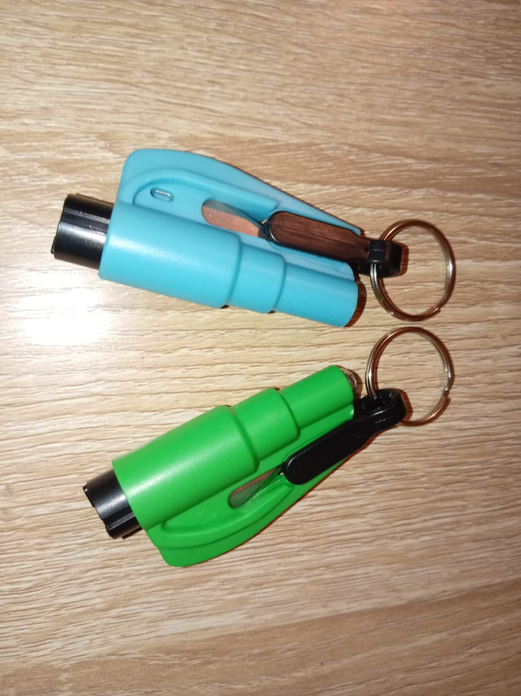 The Aura Life-Key – Emergency Glass Breaker & Seat Belt Cutter
